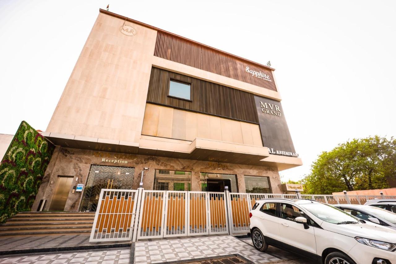 Hotel Mvr Grand Kanpur Bagian luar foto